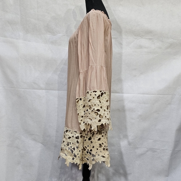 Southern Stitch 100% Viscose On or Off Shoulder Lace Bell Sleeve Dress Sz M - Picture 3 of 8